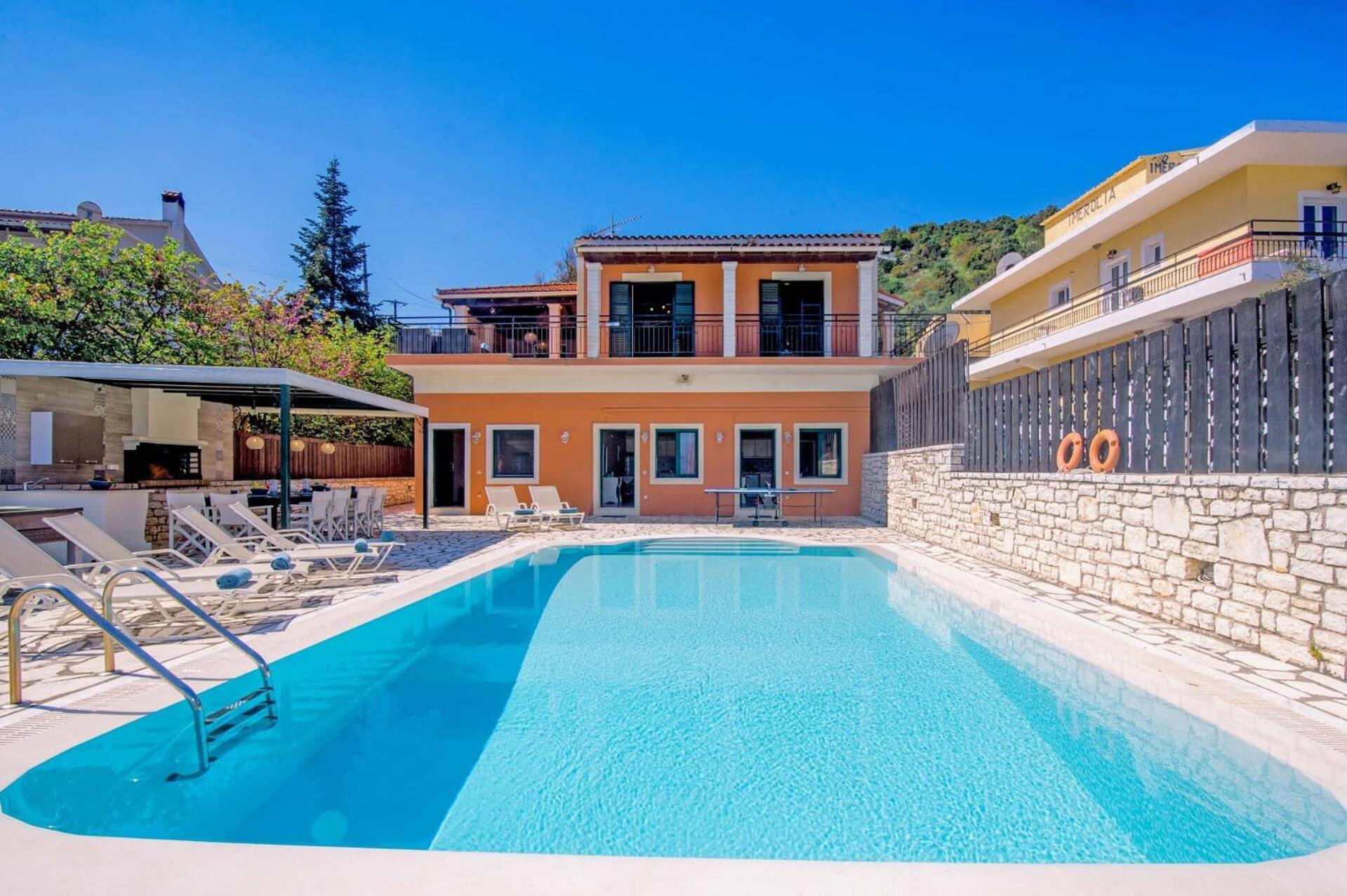 Villa Annie By Villa Plus คัสซิโอปี ภายนอก รูปภาพ