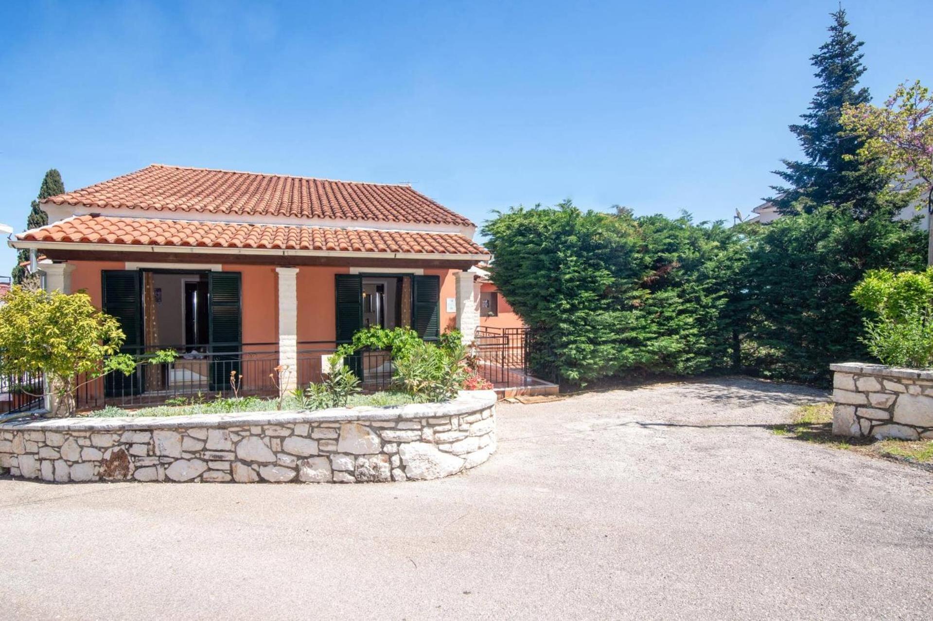 Villa Annie By Villa Plus คัสซิโอปี ภายนอก รูปภาพ